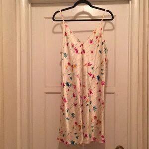 Valerie Stevens Floral intimate robe & gown set like NEW SMOKE & PET FREE!